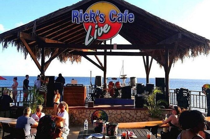 3 to 5 Hour Private Herbal Tour Shopping and Dinner at Ricks Cafe - Who This Tour Fits Best (and Who Might Skip It)