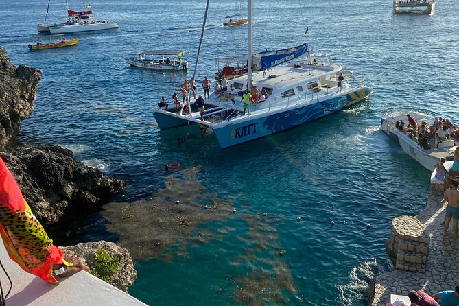 4 Hours Party Boat Catamaran Cruise in Negril - Hotel Pickup and the Drive to Negril (Start Time at 2:00 pm)