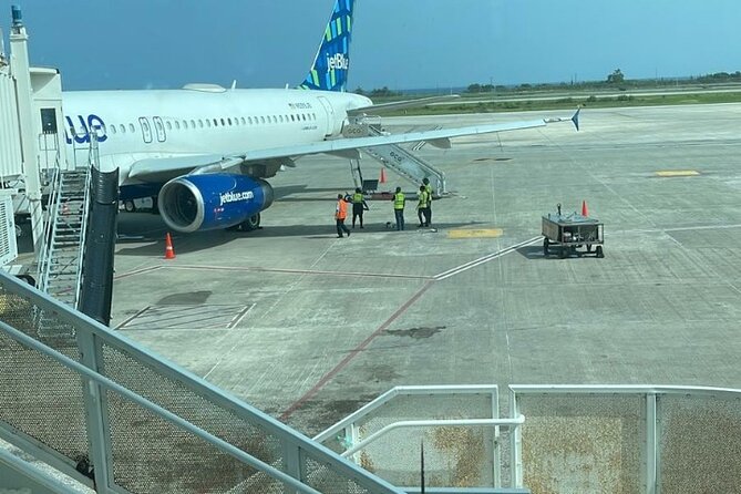 A "Private" Airport Transfer to any Resort in Montego Bay - The pickup at Sangster: what the arrival flow looks like
