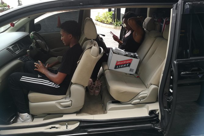 Airport Transfer MBJ Montego Bay to Kingston - Music, Conversation, and Refreshments: The Stop That Can Make It Worthwhile