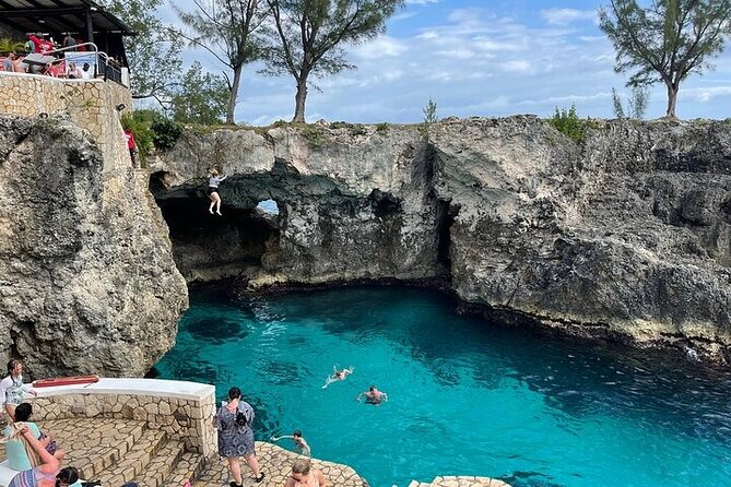 ATV, Ricks Cafe and 7 Mile Beach - The Ultimate 3!! - What you’ll like most: comfort, friendly driving, and the classic Negril hits