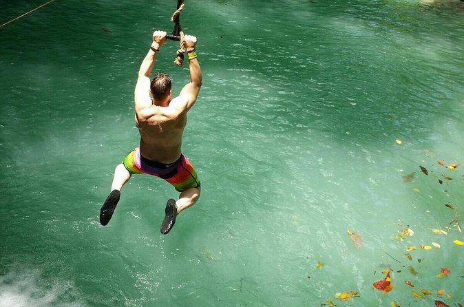 Blue Hole and Dunn's River Falls from Montego Bay - Where lunch fits in: Scotchies jerk stop (and what to expect)