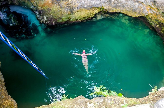 Blue Hole Mineral Spring, Ricks Cafe, 7 Mile Beach and Shopping Private Tour - Who This Negril Private Tour Fits Best
