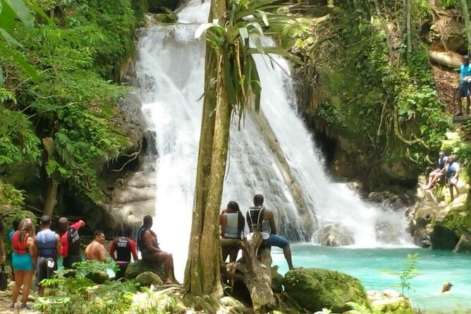 Blue Hole/Secert falls and Dunns River Combo Tour - Montego Bay Pickup to Ocho Rios: How the Day Stays Organized