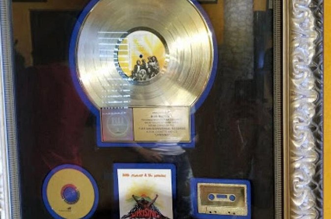 Bob Marley Birth Place Private Tour - The Burial Place Visit: A Moment With Weight