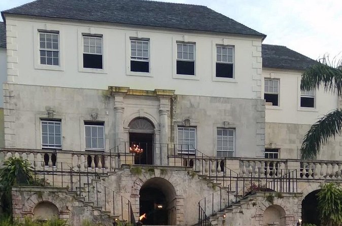 Bob Marley Mausoleum Nine Mile Tour from Montego Bay - The ride-by bonus: Rose Hall Great House en route