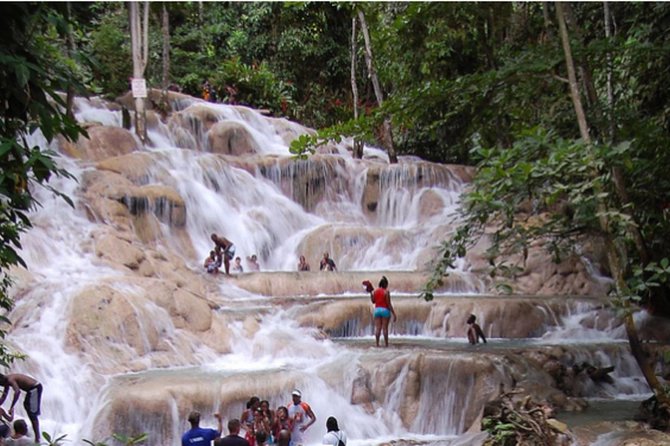 Bob Marley Nine Mile and Dunn's River Falls Tour From Montego Bay - Bob Marley Mausoleum Time: How to Get Meaning From the Visit