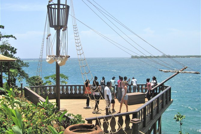Bob Marley's Nine Mile Admission and Guided Tour from Montego Bay - Guides in the field: what to look for when you meet yours