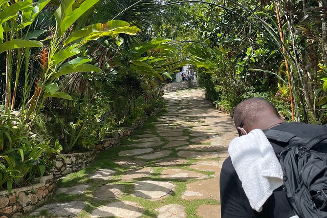 Bob Marley's Nine Mile Mausoleum Tour (Complimentary Rum Punch) - Hotel pickup and the private ride: what to expect in practice