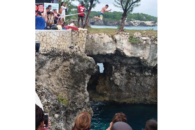 Day Tour Negril Beach & Ricks Cafe - Margaritaville vs quieter options like Tree Tops