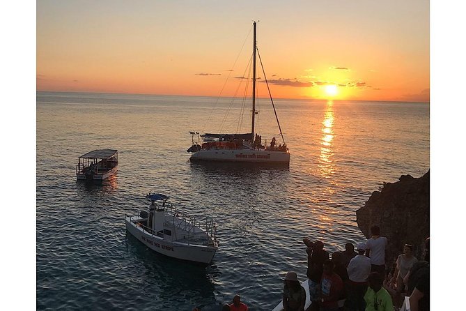 Day Tour Negril Beach & Ricks Cafe - How the driving and guiding shapes the day