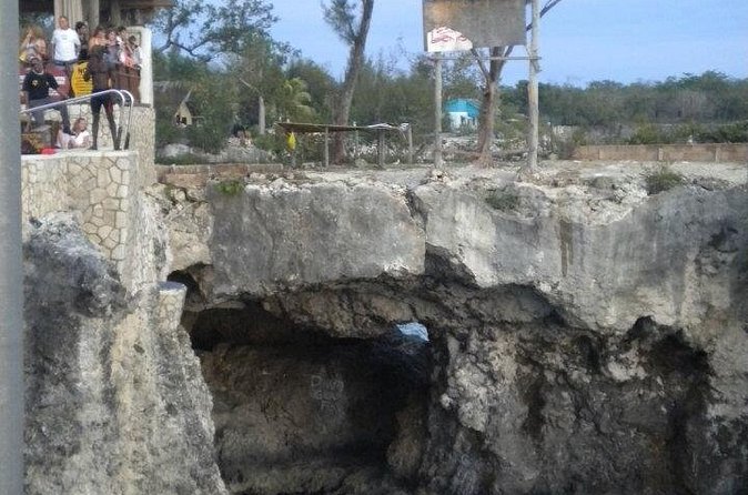 Day-Trip to Rick's Cafe from Montego Bay - Cliff jumping at Rick’s Cafe: choose the adrenaline, or choose the show