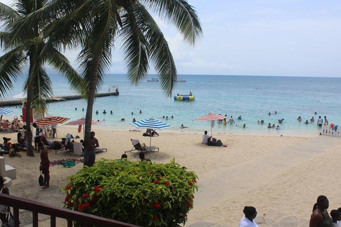 Doctor's Cave Beach and Shopping - Doctor’s Cave Beach: Near-White Sand, Turquoise Water, and Easy Beach Time