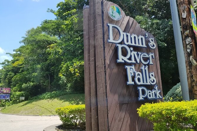 Dunn's River Fall's - Discovery Bay stop: quick reset before you get wet