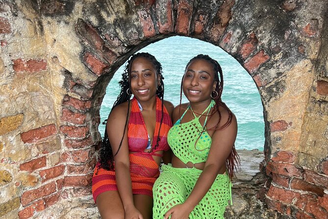 Explore Negril Day Tour beach and Ricks Cafe From Montego Bay - Rick’s Café Sunset Show: music, dancing, and cliff-jumping energy