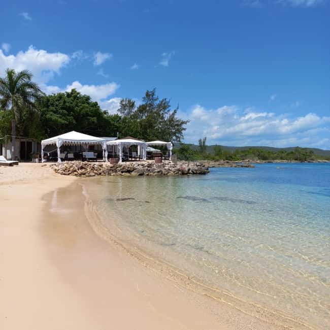Falmouth: Bamboo Beach Club & Dunn's River Falls - Bamboo Beach Club After the Climb: Chairs, Entertainment, and Sea Time