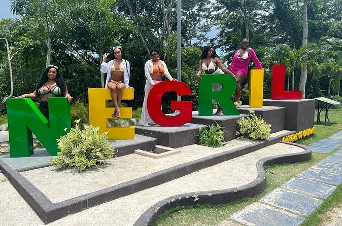 Full Day Tour of Negril Beach: Margaritaville & Rick's Cafe Live - Private, guided, and flexible: how the day can work for different groups