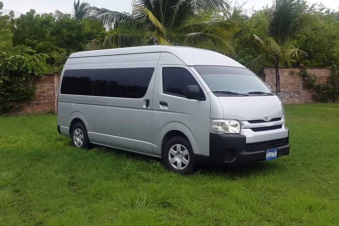 Grand Palladium Jamaica Airport Transfer - Vehicle comfort and group size up to 15