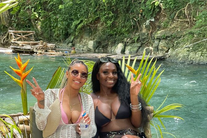 Jamaica Adventure: Bamboo Rafting, Negril Beach & Rick's Sunset - Rick’s Cafe for sunset: cliff-jumping show and easy local food
