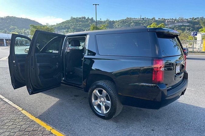 Luxury Montego Bay Airport Transfers - Timing on the clock: 30 minutes vs. up to an hour