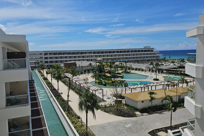 Mbj Airport Transfer to Princess Grand Hotel - The pickup moment at Montego Bay Airport (and cruise terminals)