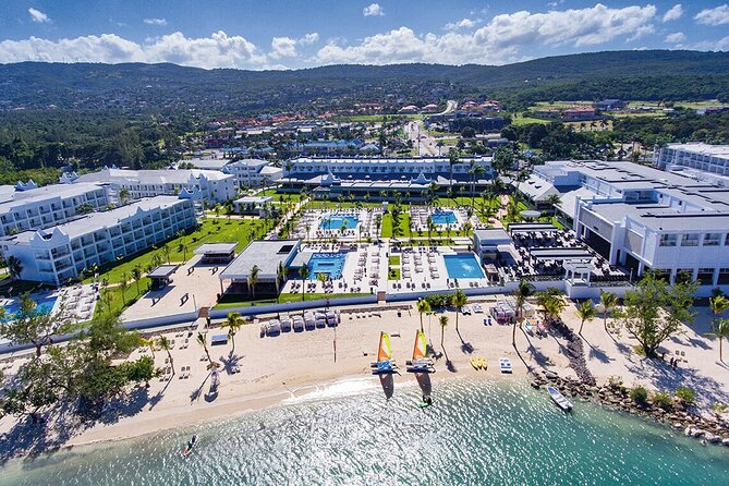 Montego Bay Airport Transfer to Montego Bay and Falmouth Hotels - The 10 to 30 minute ride to Montego Bay and Falmouth hotels