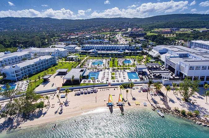 Montego Bay Airport Transfer to Montego Bay and Falmouth Hotels - Pricing value: what $14.50 per person buys you