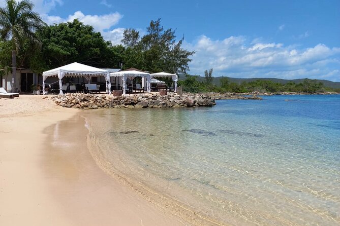 Montego Bay: Bamboo Beach Club with Lunch and Cocktails - Reggae-Style Music and the Kool Bartenders Cocktail Demo