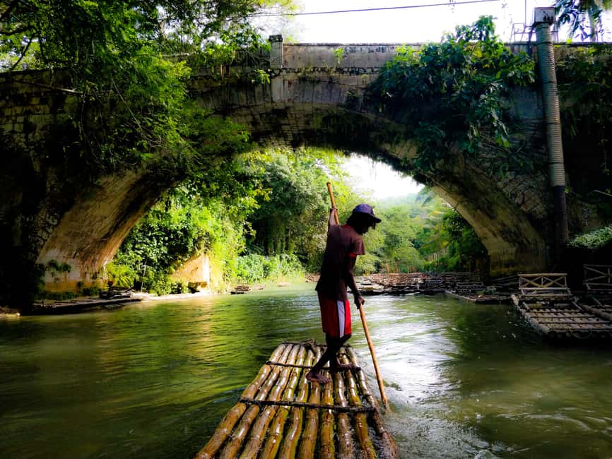 Montego Bay: Bamboo Raft Cruise on the Great River - On a 30-foot bamboo raft: the ride, the bridge, and the river dips