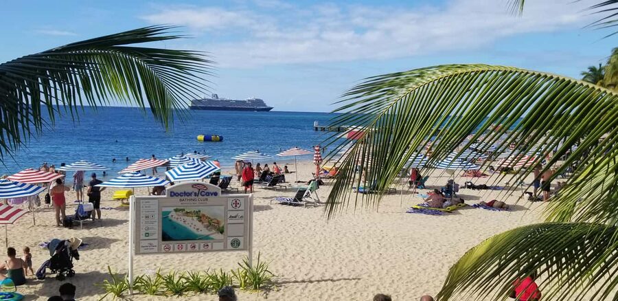 Montego Bay Excursion and Beach - Sam Sharpe Square and the Local Food Market Stop