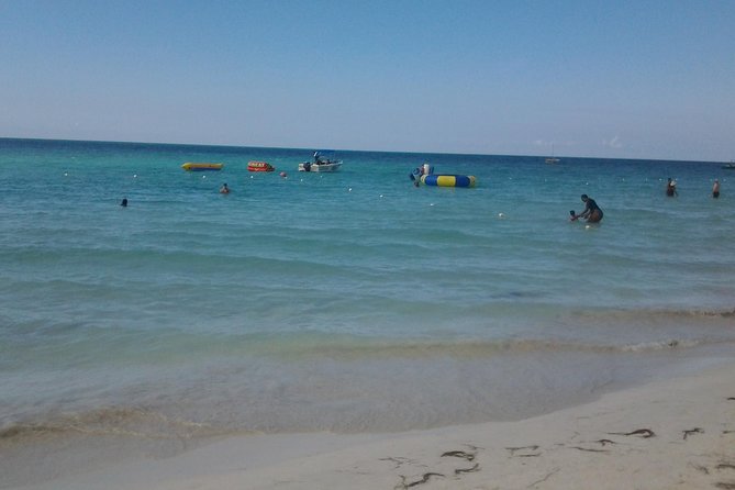 Montego Bay Excursion Negril 7 Miles Beach, Rick's Cafe and Time Square Shopping - Rick’s Cafe Cliff Divers and Reggae: The “Don’t Miss” Moment