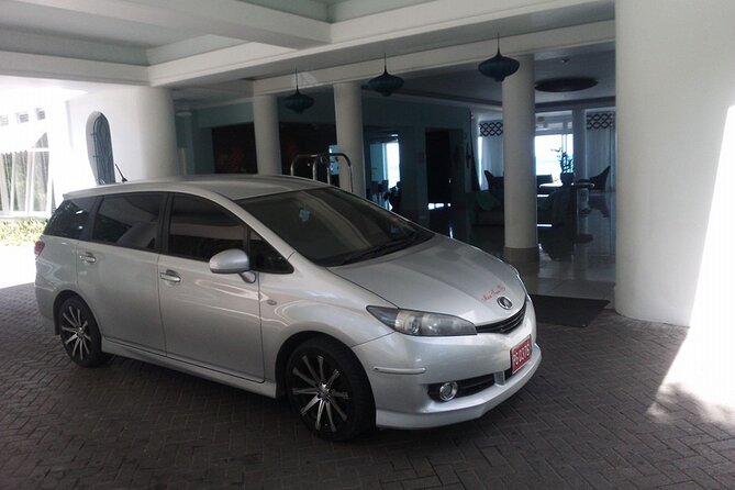 Montego Bay Hotels Private Airport Transfer to Sangster International (MBJ) - Getting met at MBJ: name sign, customs exit, and luggage help