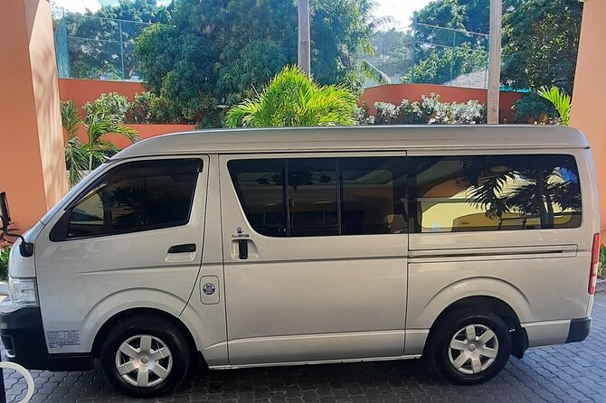 Montego Bay Jamaica MBJ Airport Transfer to Hotels in Montego Bay - Meet Your Driver and Get Local Facts on the Way