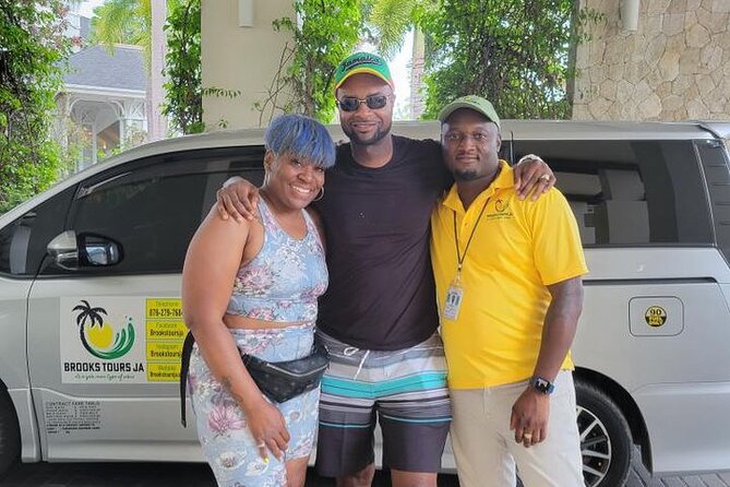 Montego Bay Private Taxi & Airport Transfers - The 15-minute ride: what’s included (AC, Wi‑Fi, water and drinks)