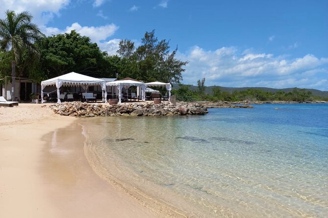 Montego Bay River Tubing & Bamboo Beach Club + Lunch & Cocktails - Drinks and the lunch setup