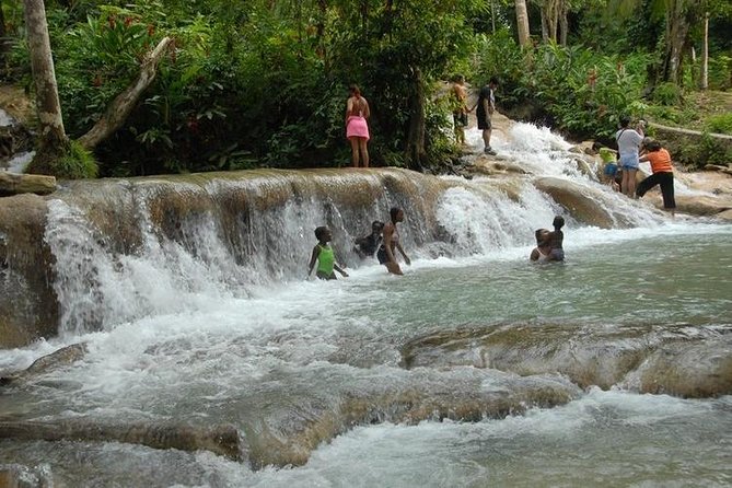 Montego Bay tour: Dunn's River Falls - Dunn’s River Falls: climbing, pools, and the white sand base
