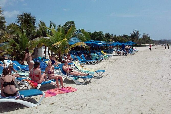Negril 7 Miles Beach and Rick's Cafe Tour - Rick’s Café: 35-Foot Cliff Views, Live Music, and the Main Event