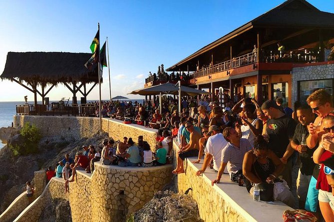 Negril 7 Miles Beach, Ricks Cafe and Shopping - Key Points at a Glance
