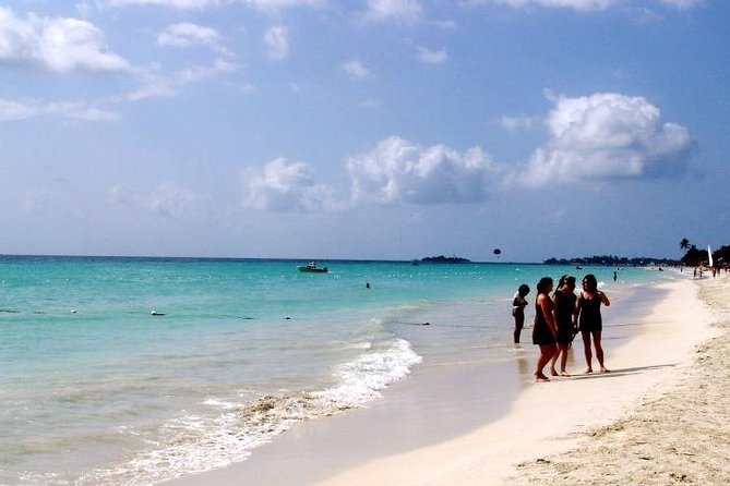 Negril Beach Beach Ricks Cafe and Sunset Tour - Pickup in Montego Bay and the Air-Conditioned Coast Drive