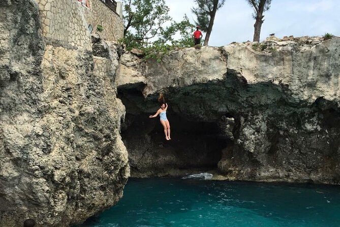 Negril Beach Break and Ricks Cafe - Montego Bay Cruise Port - Rick’s Cafe From Montego Bay: Ocean Panoramas and 100-Foot Platform Jump Action