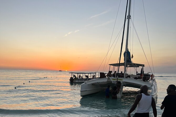 Negril Private Day Tour: ATV Ride, Party Catamaran & Ricks Cafe - Stop 2: Seven Mile Beach break (the famous turquoise stretch)