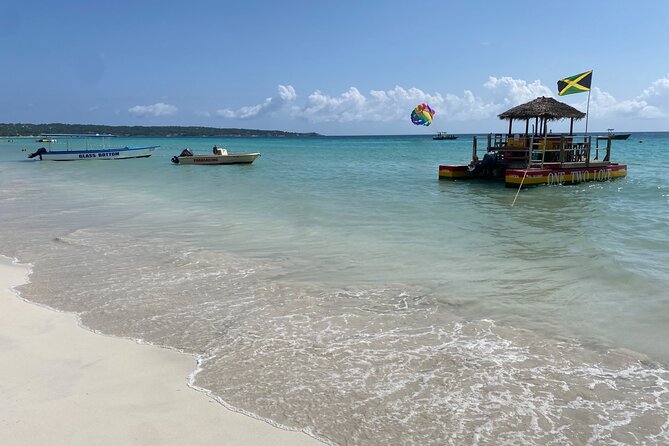 Negril Seven Miles Beach And Ricks Cafe Tour - Stop 1: Rick’s Cafe on the 35-Foot Cliff