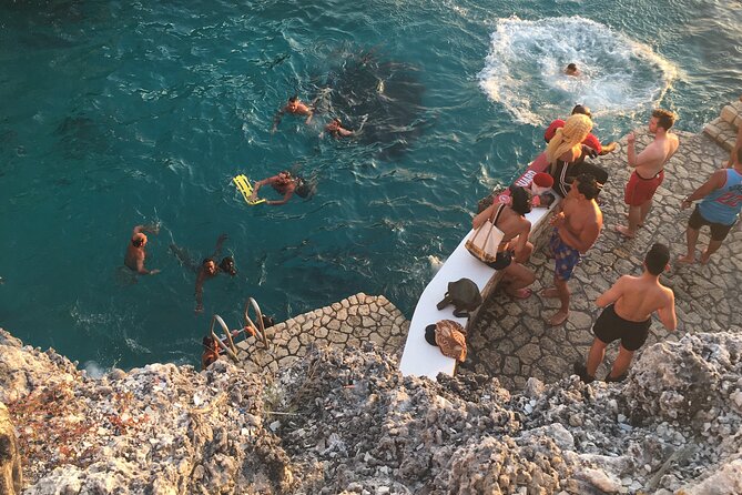 Negril Seven Miles Beach, Snorkeling, Boat Ride, Ricks Cafe Combo - Rick’s Cafe sunset: cliff-jump spectacle with music and dancing