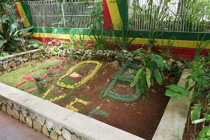 Nine Mile Bob Marley Mausoleum Transportation [ Birthplace ] - Inside the Bob Marley Mausoleum: what the guided visit adds