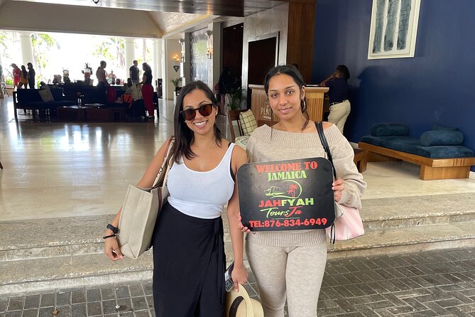Ocean Eden bay coral spring EXCLUSIVE private airport transfer - Meet the team: placards, phone confirmation, and Deval’s style