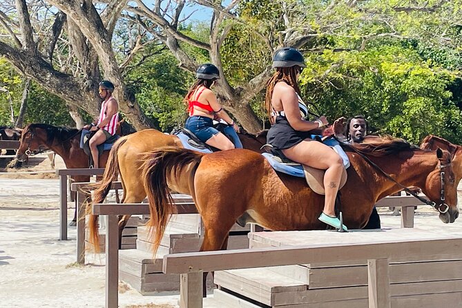 OCEAN HORSE-BACK RIDING & BAMBOO RAFTING + Limestone MASSAGE - Bamboo rafting on the Stann and St Mary river: calm water, real relaxation
