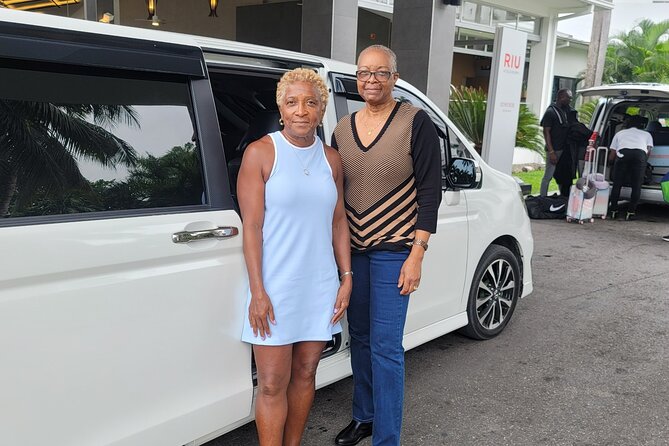 One way Private transfer from Airport to Resorts - The Drive Itself: Scenic Views and Smart Local Talk