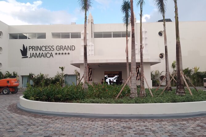 Princess Grand Jamaica Private Airport Transfer from Montego Bay - Meet-and-Greet at Montego Bay Airport (Name Sign Included)