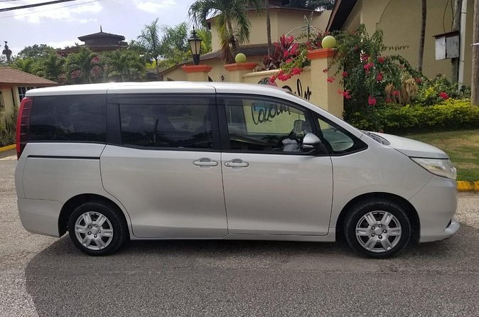 Private Airport Transfer to Jewel Grande Montego Bay Resort - Luggage Help, Clean Vans, and Practical Comfort