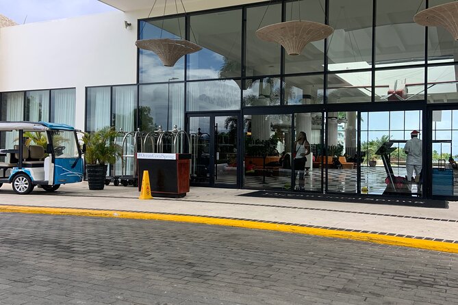 Private Airport Transfer to or from Ocean Coral Spring Resort - The ride to Falmouth: AC comfort plus useful stops